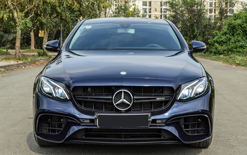 Mercedes-Benz E200 độ bodykit E63 S hầm hố tại Việt Nam